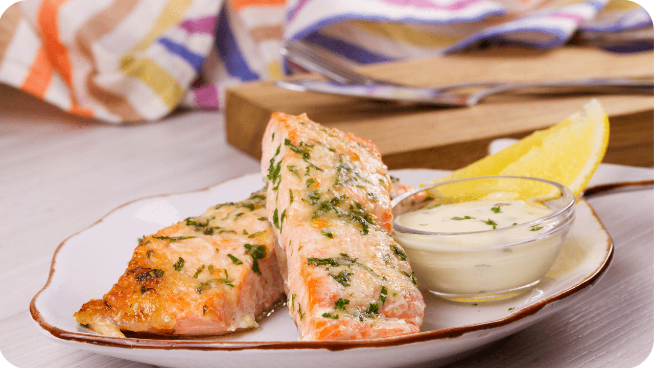 Salmão ao vapor com limão e ervas