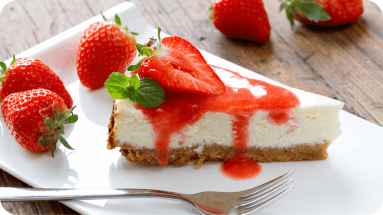 Cheesecake de morango com base de biscoito
