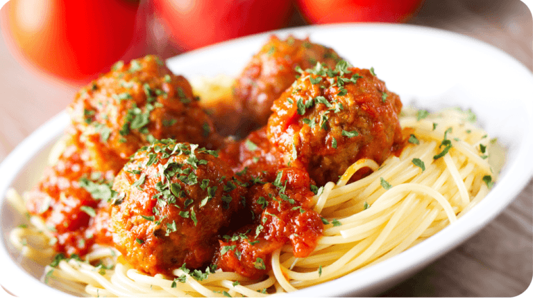 macarrão com almôndegas de frango