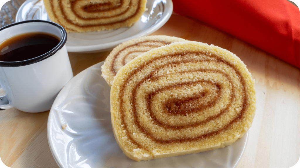 Rocambole de doce de leite com coco ralado