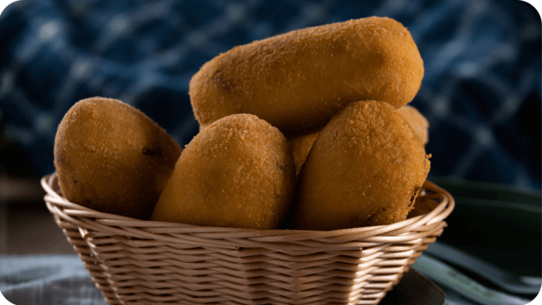 Bolinho de mandioca com carne seca