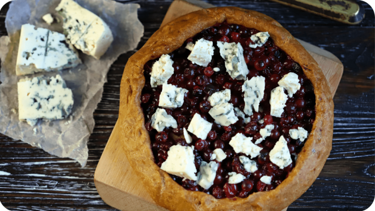 Galette de cebola, queijo de cabra, uva e mel