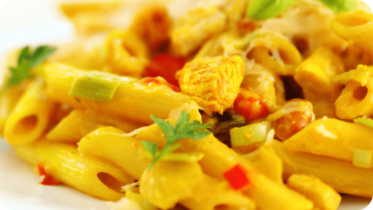 Macarrão com Frango ao Curry
