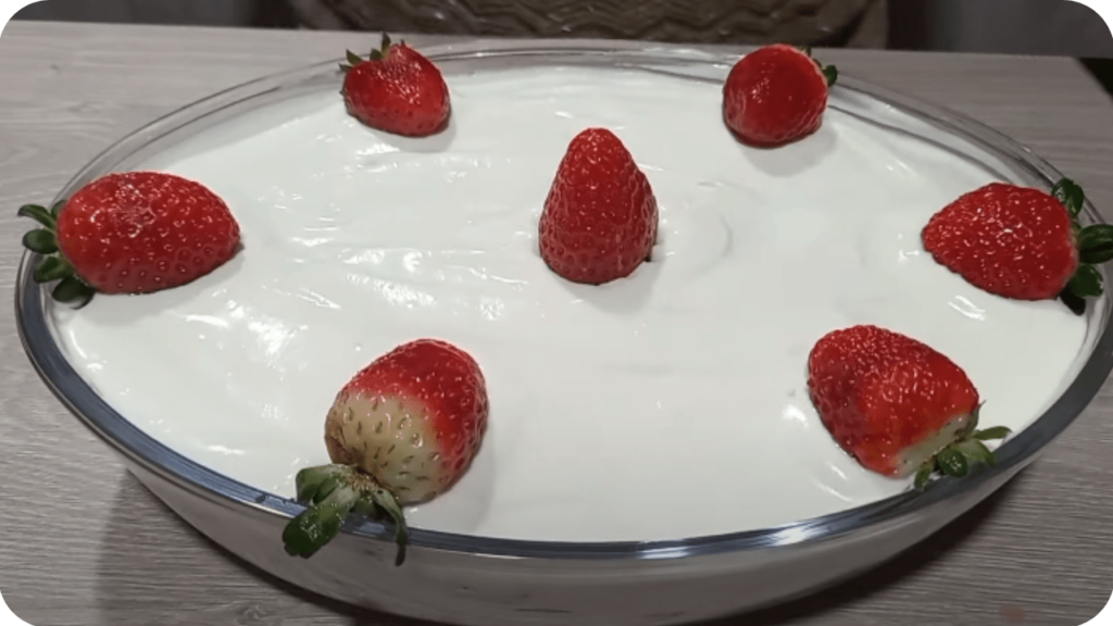 Pavê de Bolacha com Nata