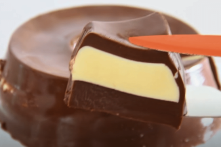 Pudim de leite ninho com chocolate