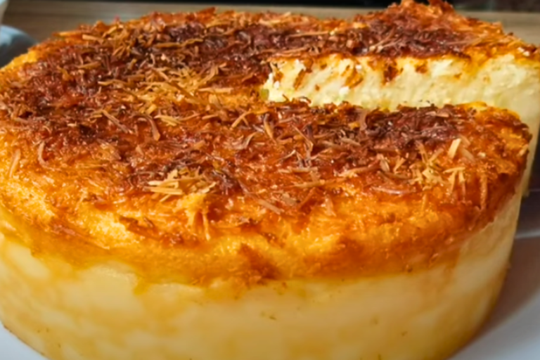 Bolo Cremoso de Coco e Leite Condensado