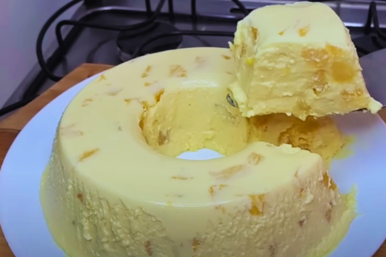 Pudim de Abacaxi com Creme de Leite