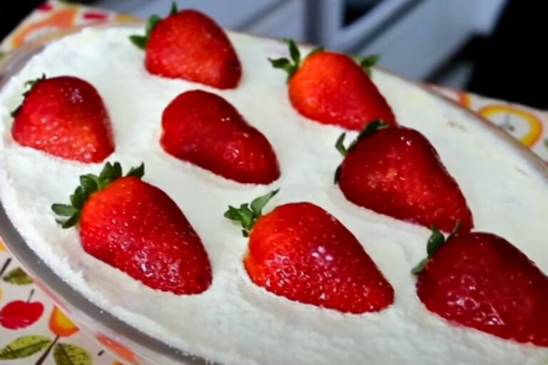 Pavê de Leite Ninho com Morangos