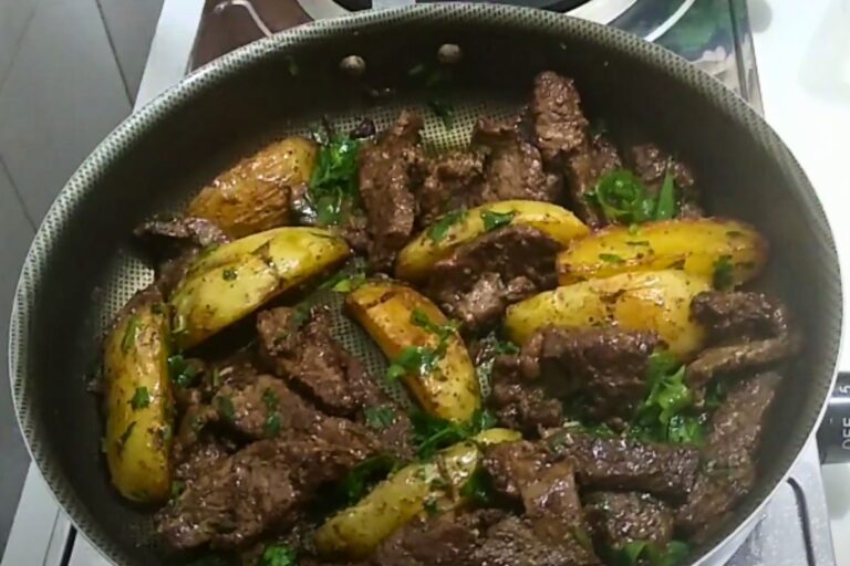Bife com Manteiga de Alho e Batatas