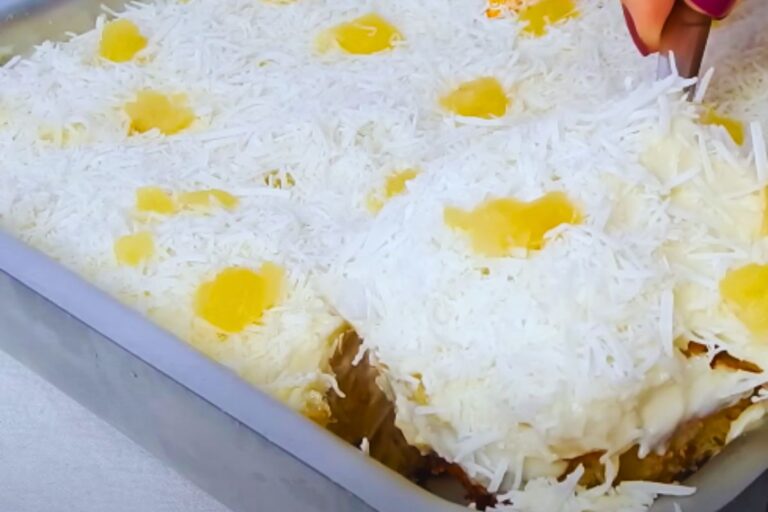 Bolo Gelado de Abacaxi com Coco